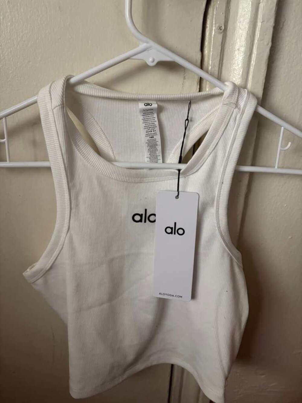 ALO YOGA white tank top size large nwtg